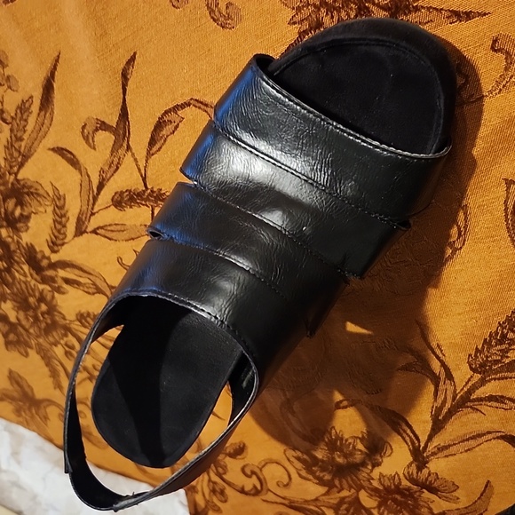 AEROSOLES - Picture 5 of 7